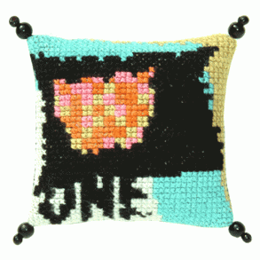 One - nlepude med broderi