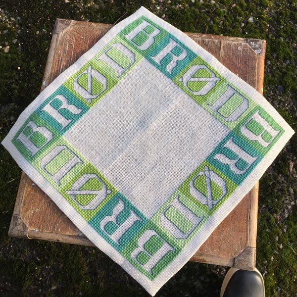 Brd, grn - brdbakkeserviet med broderi