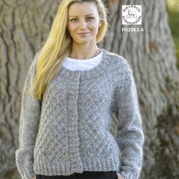 Kort cardigan med diagonalmnster 