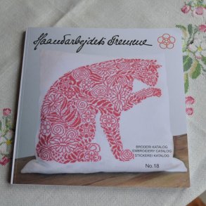 Broderikatalog nr. 18 fra Haandarbejdets Fremme 