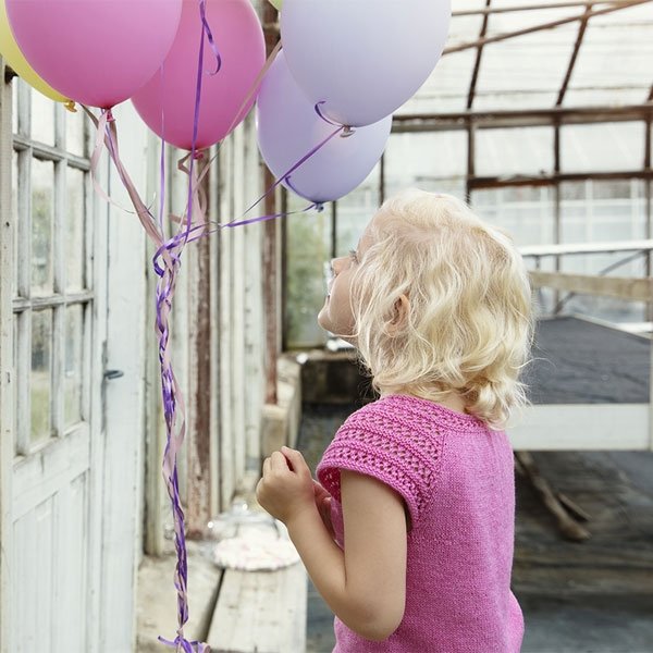 Lilja - strik en sd og enkel pigetop